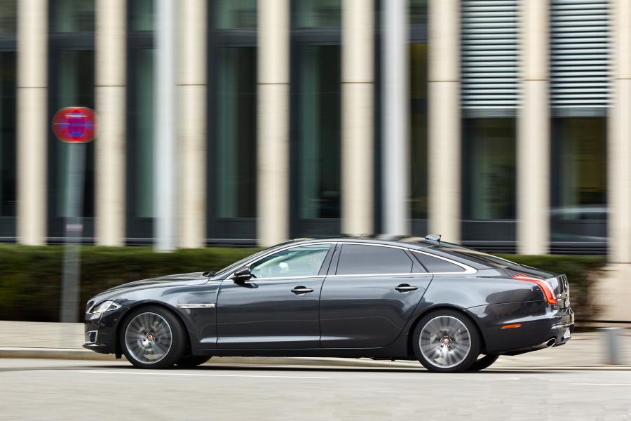  Jaguar XJ L Autobiography 2015 года  (WW) (фото 18 из 23)